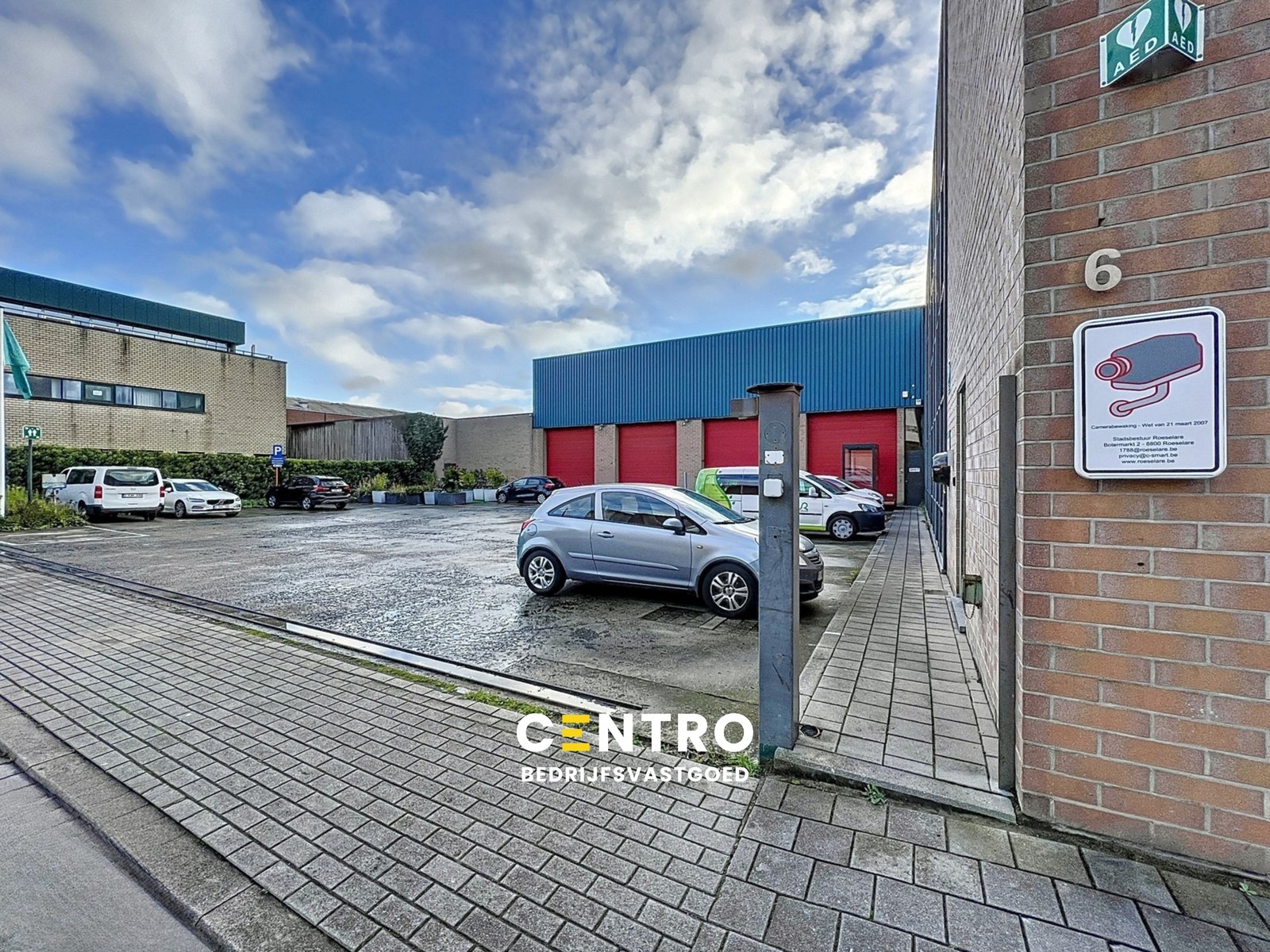 Opslagplaats ( ± 2.700m²) met 4 sectionale poorten en VH van 7m te ROESELARE ! - foto 1