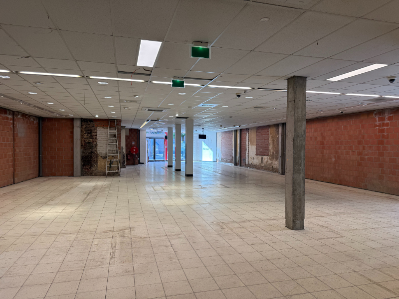 Handelsruimte te huur van 319 m² - photo 5