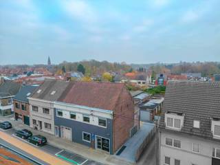 Ben je op zoek naar een pand waar wonen en werken perfect hand in hand gaan?Dit veelzijdige eigendom, combineert een volledig ingerichte...