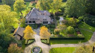 Uniek landgoed "De Wilden Hoek" op ca. 9 Ha. te Kapellen. Rijdend doorheen het prachtige domein met boomgaard en dat volledig ontworpen en...