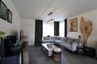 Nieuwbouw hoekwoning op slechts enkele minuten van het centrum van Poperinge en invalswegen.Alle voorzieningen liggen op een boogscheut van de...