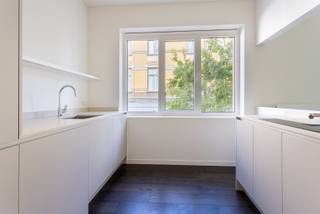 In een volledig gerenoveerd gebouw aan de Gitschotellei 203 bevindt zich dit instapklare appartement op de eerste verdieping. Met een oppervlakte...
