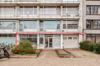 Bent u op zoek naar een ruim handelspand op een strategische locatie? Dit commercieel gelijkvloers met een oppervlakte van maar liefst 375 m²...