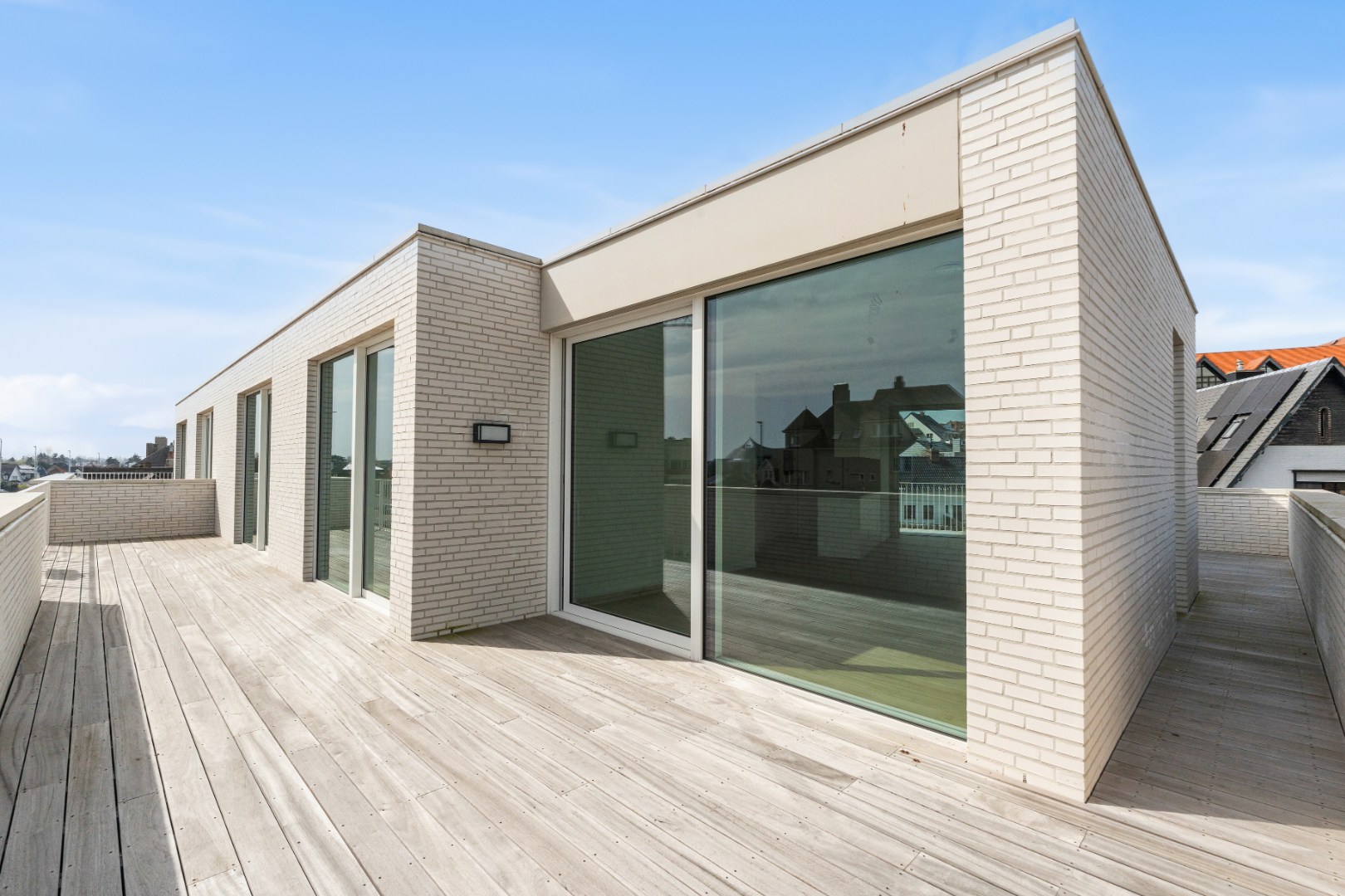 Ruim appartement met terras en lift in Koksijde, 3 slaapkamers, bouwjaar 2024, 110.00m², omgeving zeedijk, digitale tv, 2 badkamers - foto 1