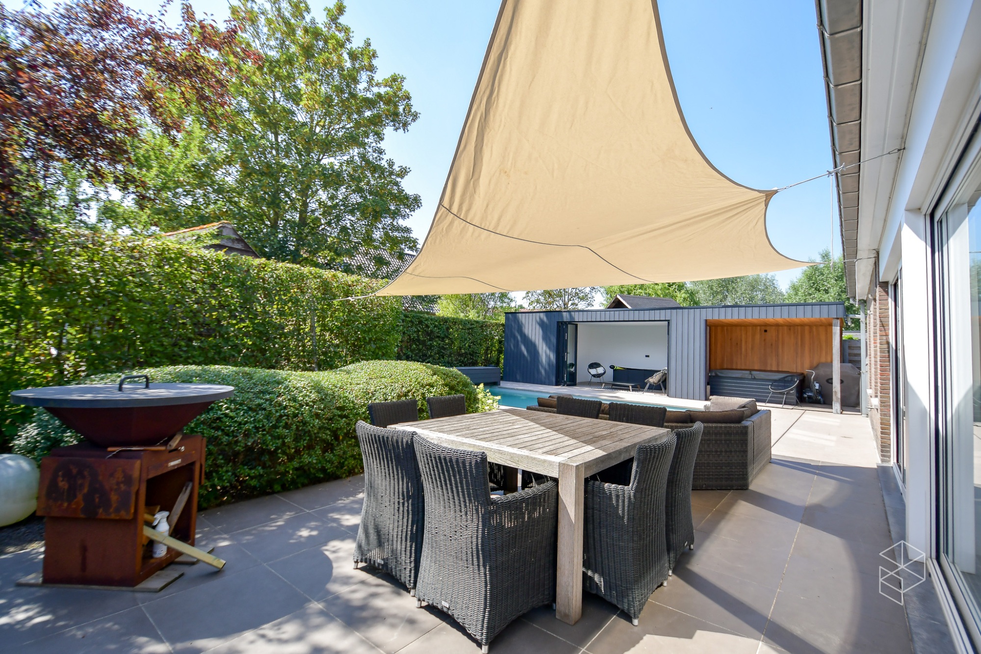 GROTE (254m²) instapklare gezinswoning met 4 slaapkamers, zwembad en poolhouse - foto 4
