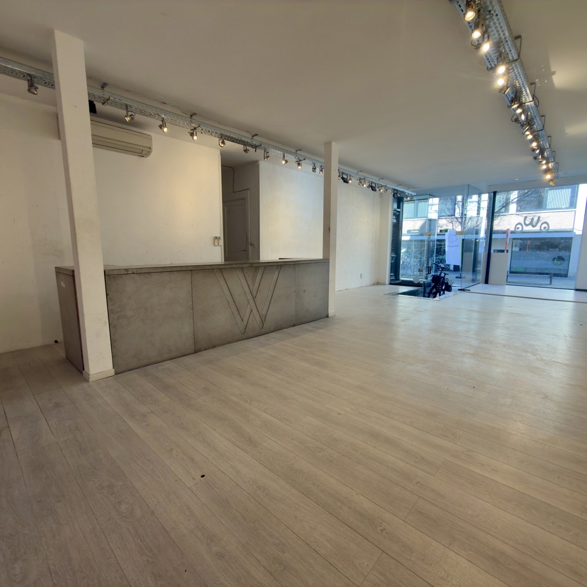 Handelspand met etalage op topligging in Turnhout - foto 4