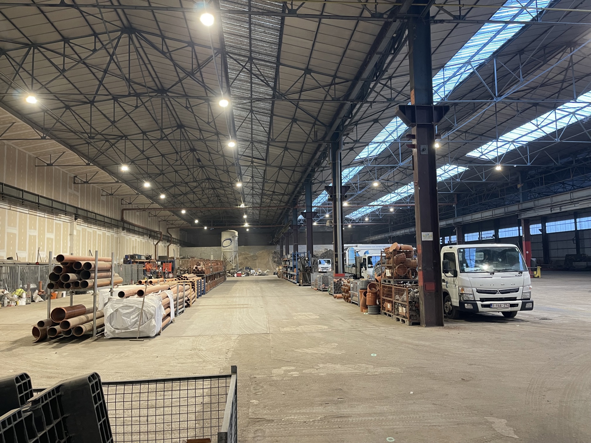 TE KOOP Indrukwekkend industrieel gebouw - foto 2