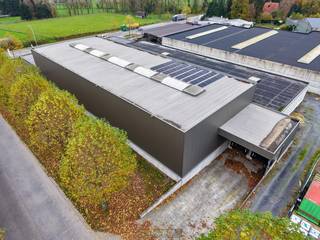 Te huur ruim, industrieel magazijn met laadkades gelegen in industriezone RonseDit EXCLUSIEVE MAGAZIJN biedt UITSTEKENDE OPSLAGMOGELIJKHEDEN en is...