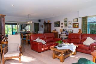 Bijzonder aangenaam landhuis. Residentieel en zeer rustig gelegen, nabij Vaart, Zennegat en oprit E19. Zeer degelijk gebouwd, perfect onderhouden...