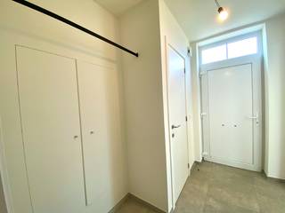 Recente en instapklare woning gelegen in dorpswijk Lalys te Astene.Omvattende op de gelijkvloerse verdieping inkomhal met open vestiaire,...