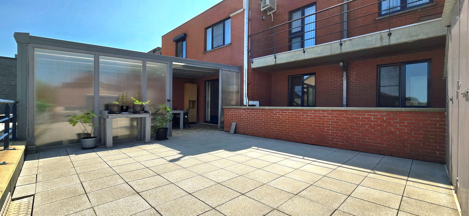 TE KOOP : instapklaar appartement op centrale ligging met 2 slaapkamers en 2 terrassen - foto 4