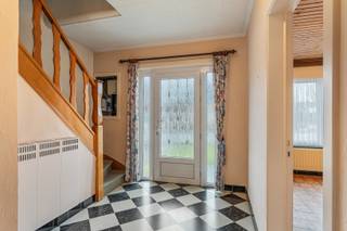 Droomt u van een woning die u volledig naar uw eigen smaak kan vormgeven? Dan is deze halfopen bebouwing in de Groenstraat absoluut het...