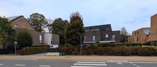 <p>Door aankoop van een nieuwe woning zal de akte pas op 1 maart 2027 ondertekend worden, met een verlengd vruchtgebruik tot 14 maart</p><p>Gelijkvloers appartement in de recente en verzorgde Residentie Vilago in Kessel.</p><p>Gunstig gelegen aan de achterzijde, ver verwijderd van de drukke steenweg.</p><p>Bouwjaar 2017 – nog geen 10 jaar oud – EPC A, m.a.w. zeer energiezuinig</p><p>Indeling : - inkom</p><p>- toilet</p><p>- badkamer met ligbad en douchewand en lavabomeubel</p><p>- technische ruimte / wasplaats</p><p>- 2 slaapkamers waarvan 1 momenteel ingericht als dressing</p><p>- aangename lichtrijke leefruimte met volledig geïnstalleerde open keuken</p><p>De leefruimte geeft toegang tot het zonnige Zuid-Oost gerichte privé-terras van 14 m².</p><p>Alle ramen beschikken over zonnewering en vliegenramen.</p><p>Bovendien beschikt het appartement ondergronds over :</p><p>- een uitzonderlijk ruime en afzonderlijke autostaanplaats</p><p>- een afsluitbare privé-bergruimte van 10 m²</p><p>- een gemeenschappelijke fietsenstalling</p><p>Gemeenschappelijke kosten: €142/maand</p>