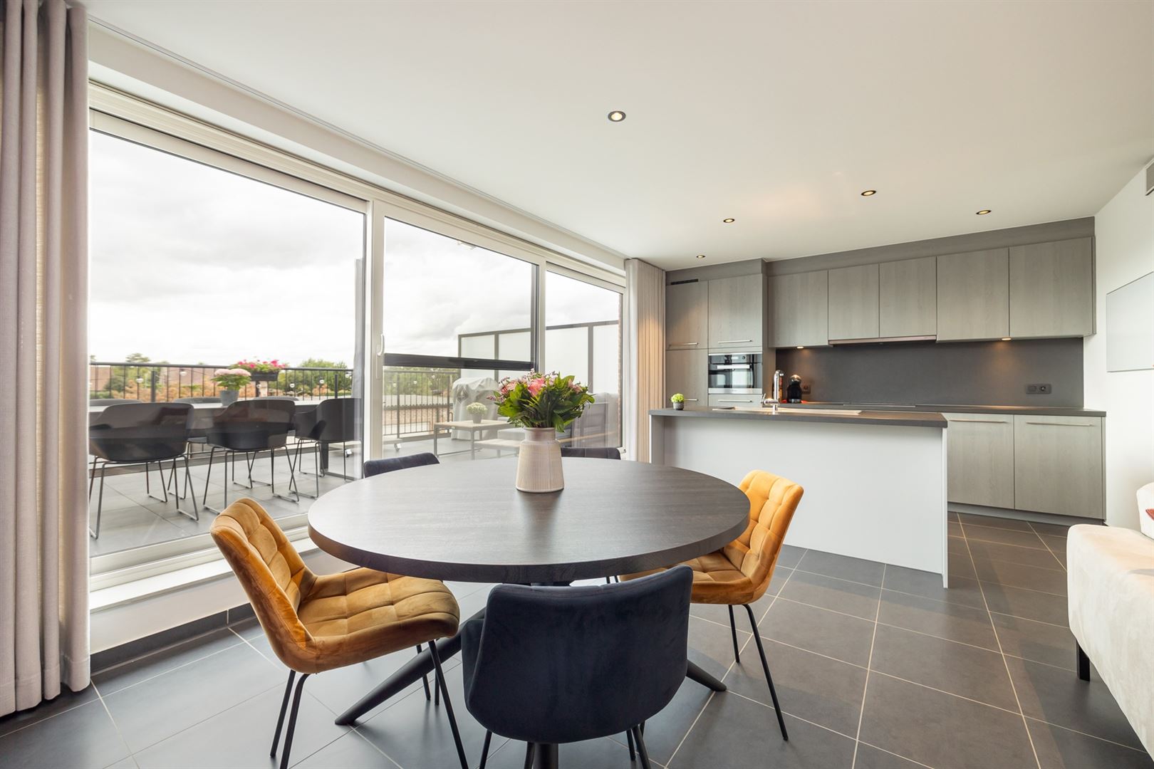 Mooi app. met garage en groot terras! - foto 5