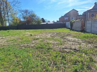 Bouwgrond (544 m2) voor halfopen bebouwing in Rootputhof aan de stadsrand van Sint-Niklaas. De koop omvat, naast de bouwgrond, een...