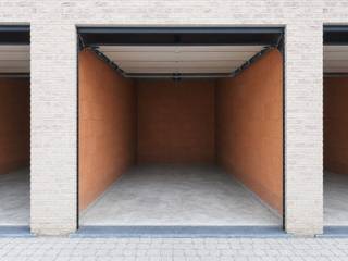 <span><span>In deze nieuwbouwresidentie gelegen in de dorpskern van Woumen (deelgemeente van Diksmuide en op minder dan 5 km van de Grote markt van Diksmuide) vindt u deze nieuwbouwgarage.<br />Deze garage is ideaal voor opbergruimte of parkeerplaats voor uw wagen.<br /><br />Afmetingen: 2.75m x 5.50m.<br /><br />Garage beschikbaar vanaf najaar 2026.<br />Huurprijs: €100/maand.<br /><br />Voor meer info, aarzel niet om contact op te nemen!</span></span>