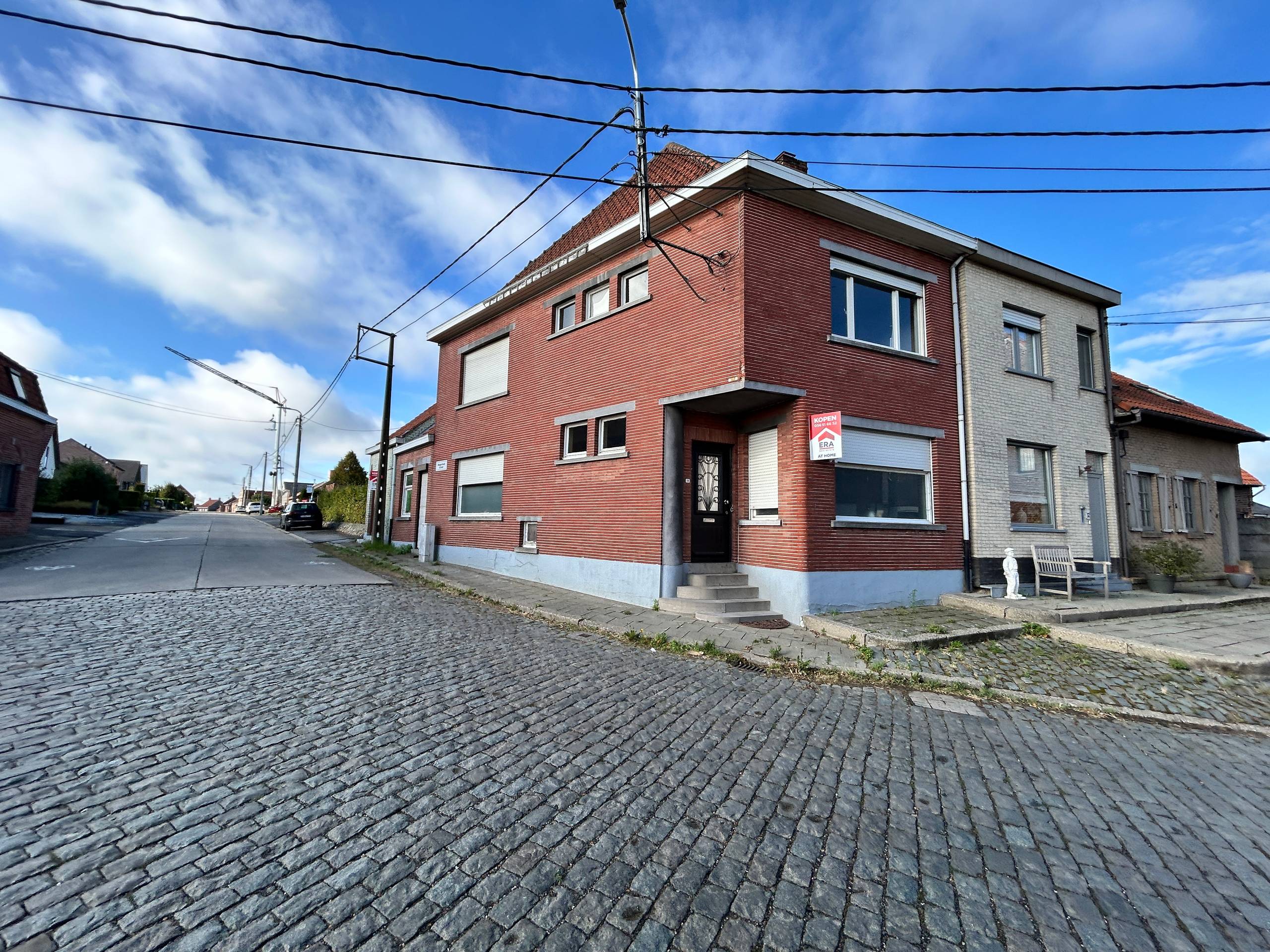 Hoekwoning met garage en tuin. - foto 1