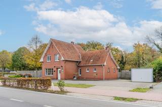 Bent u op zoek naar een woning met karakter, ruimte én mogelijkheden om volledig naar uw eigen smaak in te richten? Deze vrijstaande woning,...