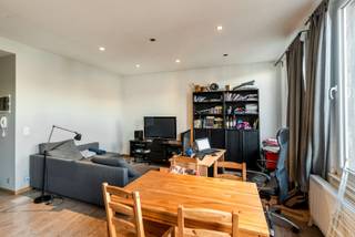 Instapklaar gerenoveerd appartement op het Zuid in herenwoning op een 3e verdieping met trap.Onmiddellijk beschikbaar.Locatie:Zeer goed gelegen, op...