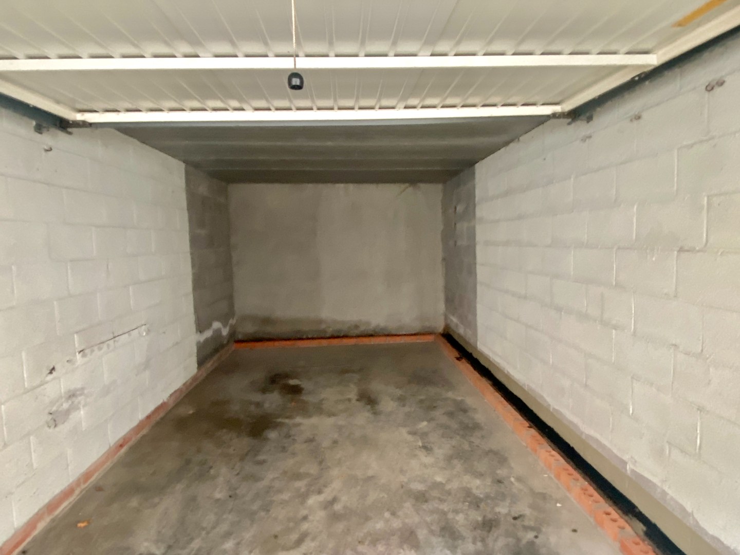 garagebox 16, gelegen achteraan het appartementsgebouw - foto 2