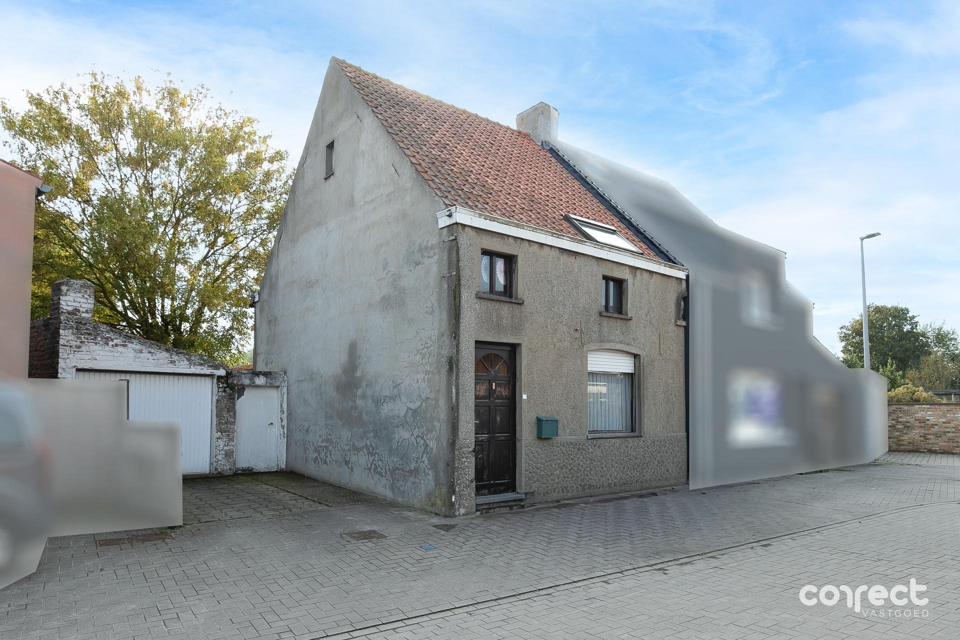 Te renoveren halfopen bebouwing op een rustige ligging met mooie tuin, terras en garage. - foto 1