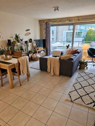 <p><span>Centraal gelegen éénslaapkamer appartement met zicht op het water. </span></p><p><span>Indeling:  inkom, apart gastentoilet, living met ingerichte open keuken, berging, slaapkamer met aansluitend badkamer voorzien van douche en lavabo.</span></p><p><span>Lift aanwezig in het gebouw.</span></p><p><span>Het appartement beschikt ook over een zonnig terras en zonnewering.</span></p><p><span> </span></p>