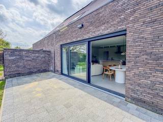 Deze 100% instapklare Danneels- kijkwoning is te koop. Deze ruime en lichtrijke halfopen bebouwing in moderne bouwstijl heeft met een bewoonbare...