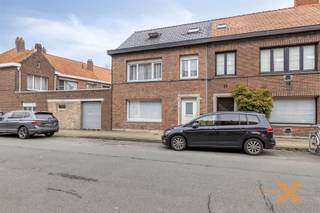 INSTAPKLARE STADSWONING MET 3 SLPKS EN RUIM TERRAS/STADSTUINTJE. Deze woning is gelegen op fietsafstand van historische binnenstad, alle winkels...