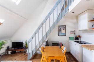 Op zoek naar een uniek stekje in het hart van Antwerpen? Dit karaktervol éénslaapkamerappartement, gelegen op het bovenste verdiep van een...