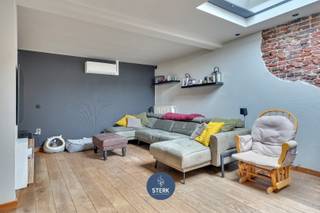 VEELZIJDIGE WONING MET HANDELSRUIMTE (448 m²) OP EEN ZICHTLOCATIE TE REKEM ! <br /><br />We vinden deze halfopen woning met een bewoonbare oppervlakte van 448 m² terug op een perceel van 8a 28ca te Rekem-Lanaken. <br /><br />Voor meer informatie, neem zeker een kijkje op onze website via de volgende link:<br />https://www.sterkvastgoedmakelaars.be/detail/te-koop-woning-lanaken/7635680?dosearch=True&flowstatus=ForSale,ForSaleReserved,ForSaleWithBid,ToCompleteForSale,SoldUnderReserve,Sold&pageindex=1&pagesize=12&searchpage=ForSale&sortdirection=DESC&sortfield=pub_flowstatus&transactiontype=Sale