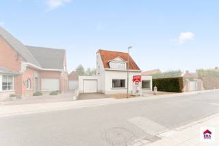 Charmante gezinswoning met tuin in Meulebeke In een rustige en aangename buurt van Meulebeke vindt u deze ruime woning met veel potentieel. Een...