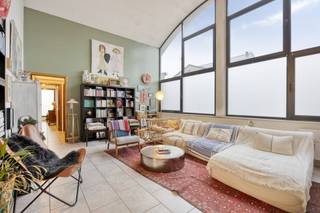 This bright penthouse (222m²) with a breathtaking 100m² terrace is located on the 3rd floor of a small-scale building with only 3 apartments...