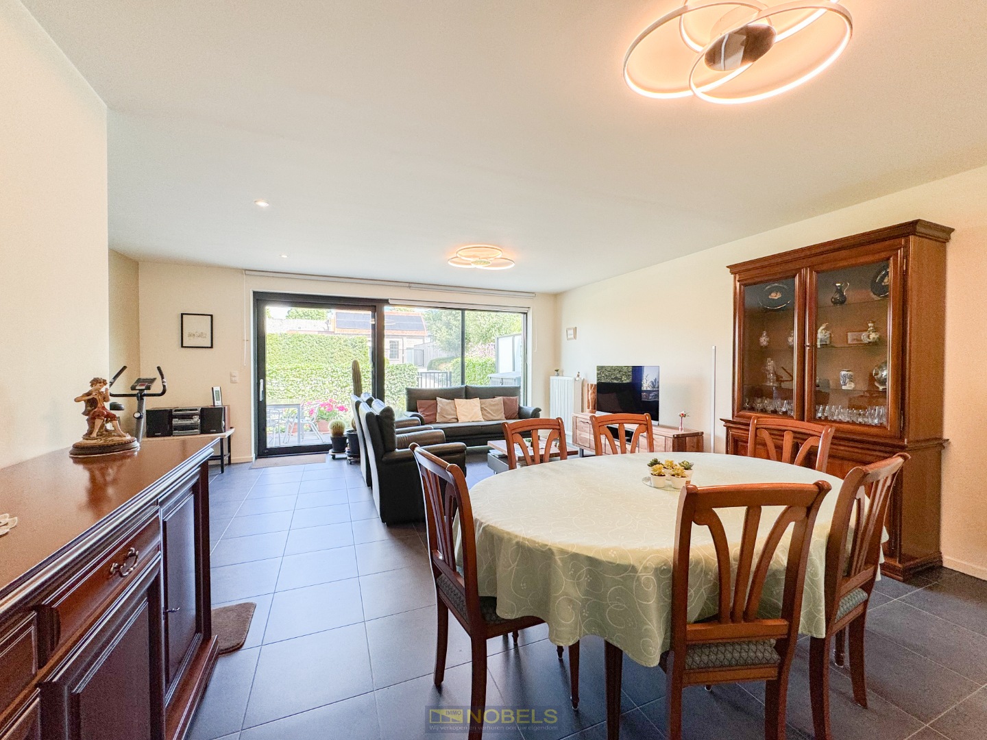 Te koop, Gelijkvloers appartement met tuintje en autostaanplaats te Oudenaarde - photo 2