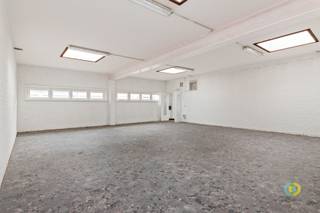 Situé dans le centre de Vilvorde, vous trouverez cet entrepôt idéalement situé. Le bâtiment était auparavant utilisé comme école de ballet...