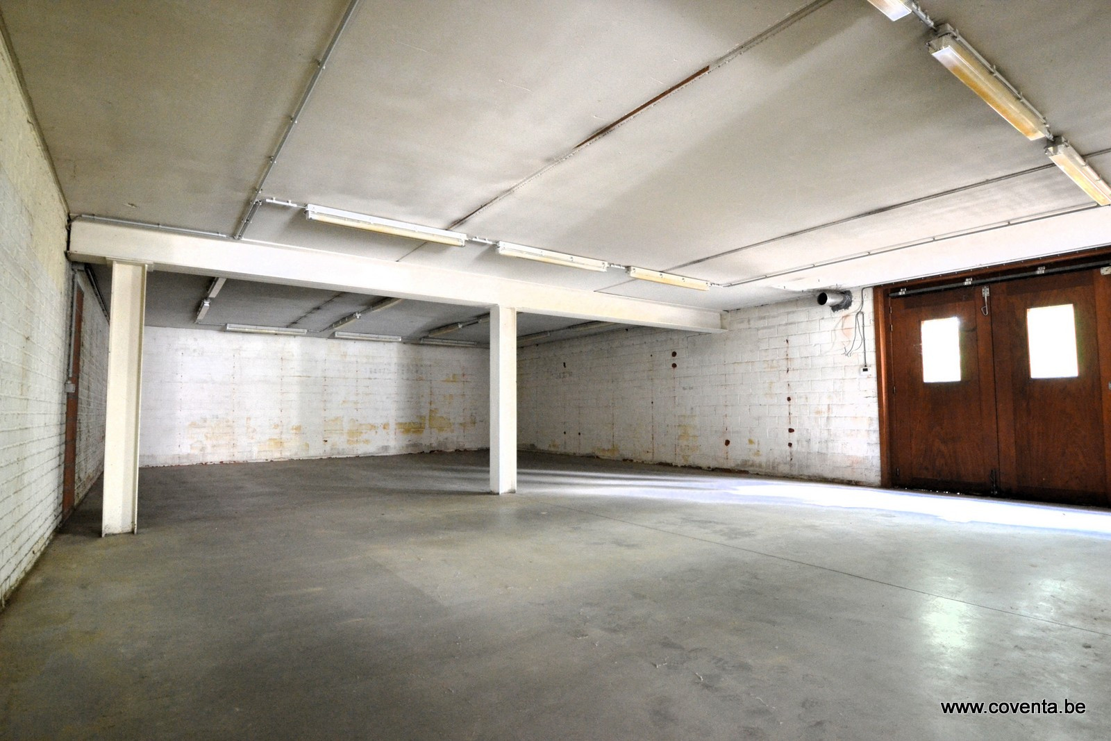 Kantoorruimte te koop te Waregem met achterliggende loods en parking. - foto 5