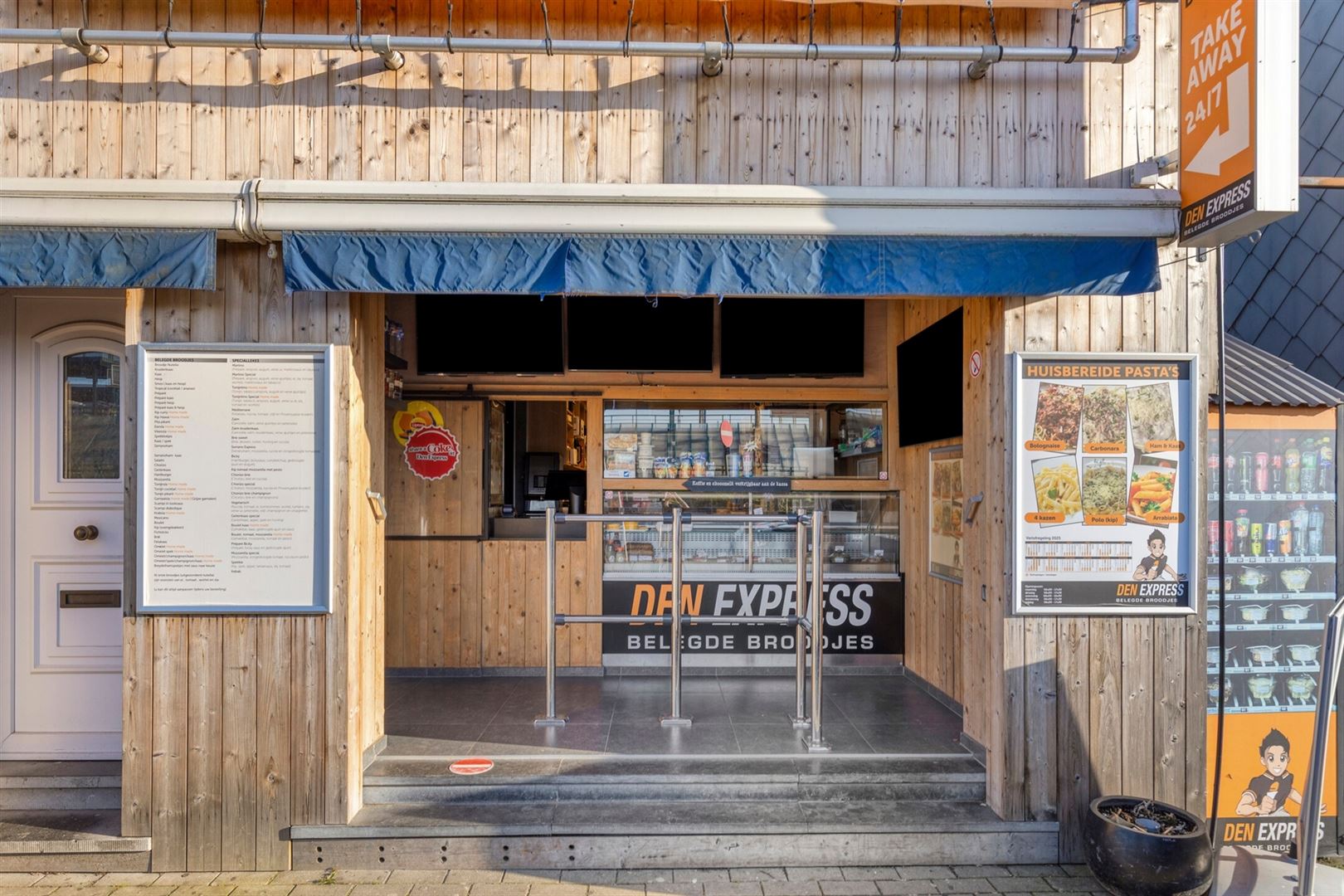 Goeddraaiende broodjeszaak met woning op toplocatie. - foto 5