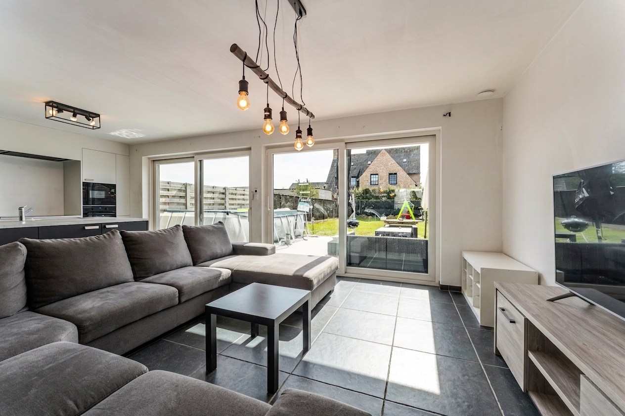 Recente instapklare woning met 3 slaapkamers, zonnige tuin en garage te Koekelare - foto 4