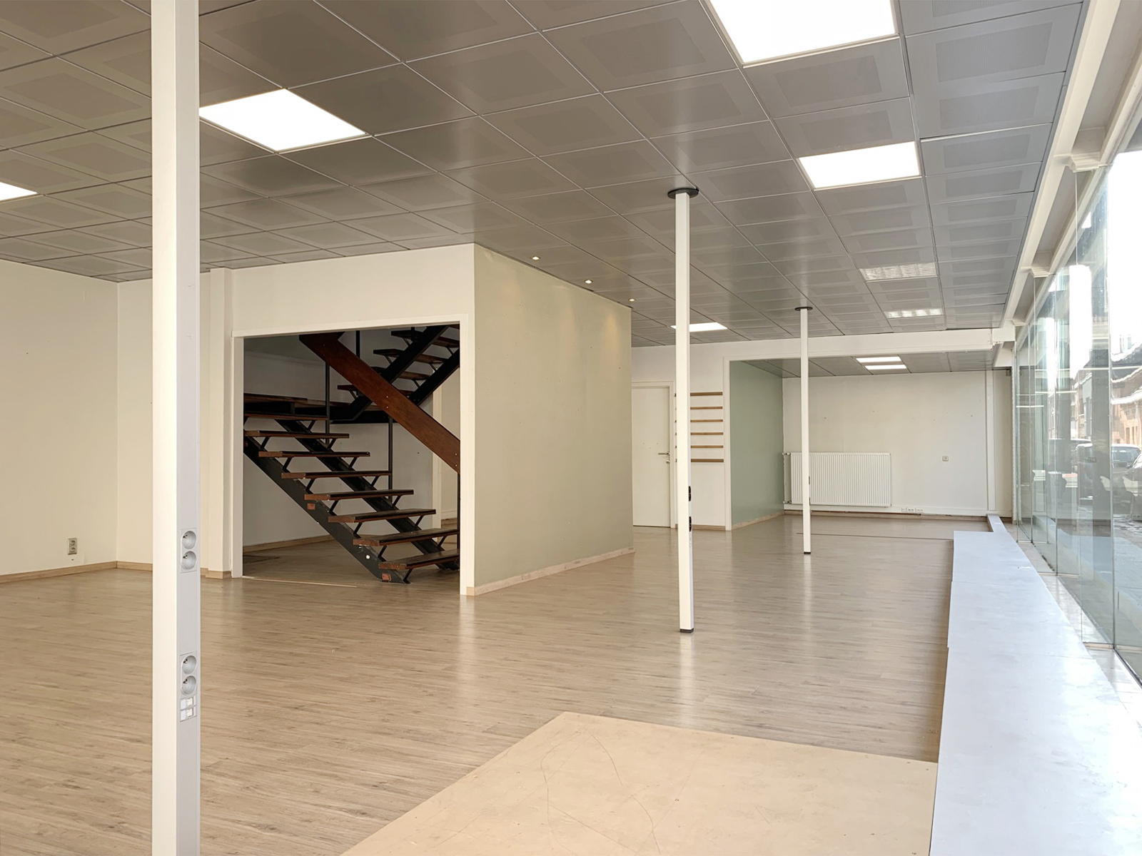 Commerciële handelsruimte of kantoor op toplocatie! - foto 4