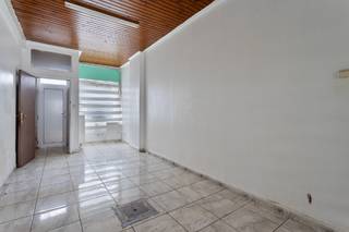 Gelegen in het bruisende hart van Gent biedt deze charmante woning een unieke kans voor wie op zoek is naar een thuis op een toplocatie. Met...