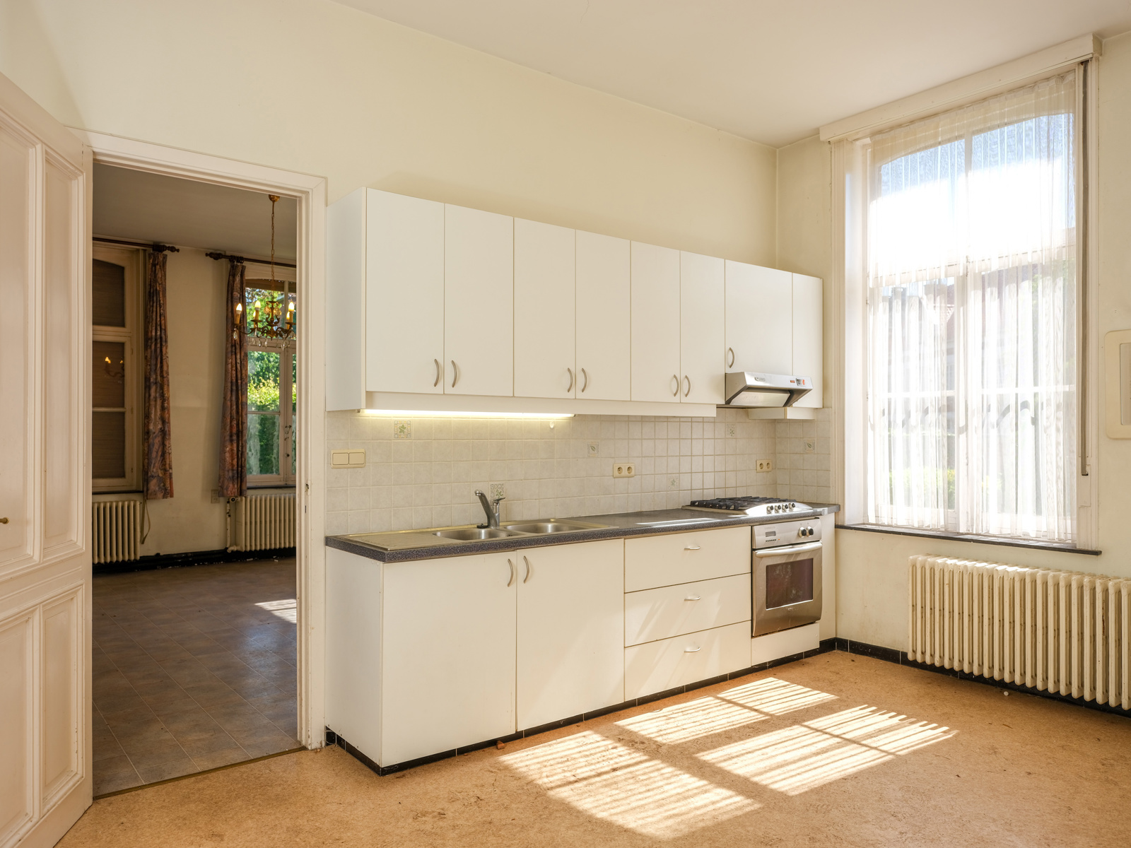 Uniek Herenhuis van 785m² te centrum Izegem met gemengd gebruik en sterk potentieel - foto 4