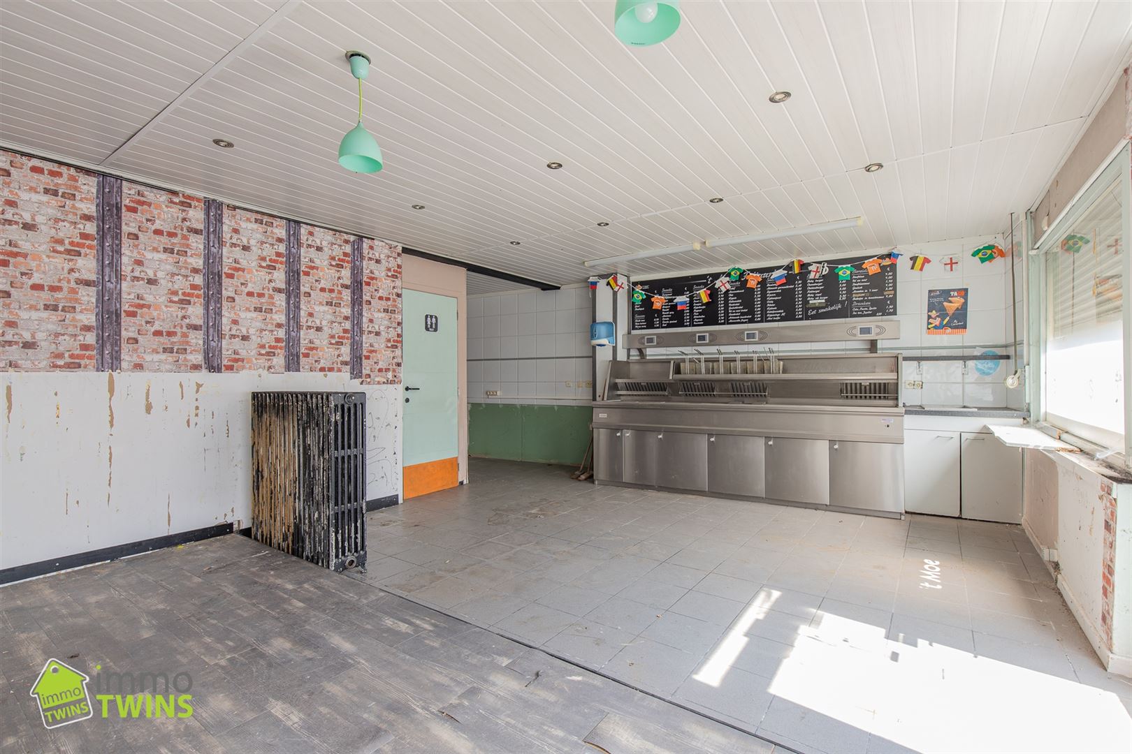 Handelswoonst op commerciële topligging te Moerzeke/Kastel - foto 3