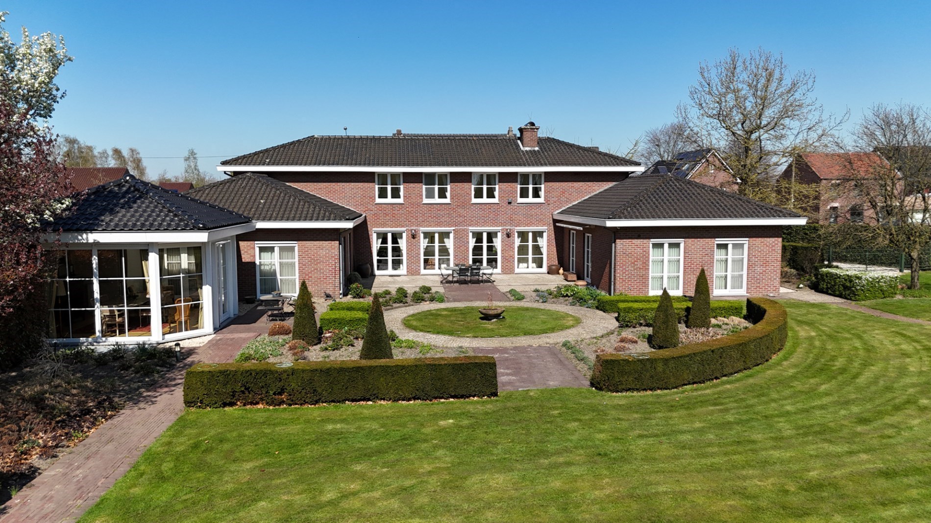 Tijdloze, stijlvolle villa met parktuin op toplocatie. - foto 2