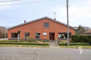 Ruime gelijkvloerse woning te Wezemaal! Deze stevig gebouwde woning uit 1975 biedt een bewoonbare oppervlakte van maar liefst 258m² en is gelegen op...