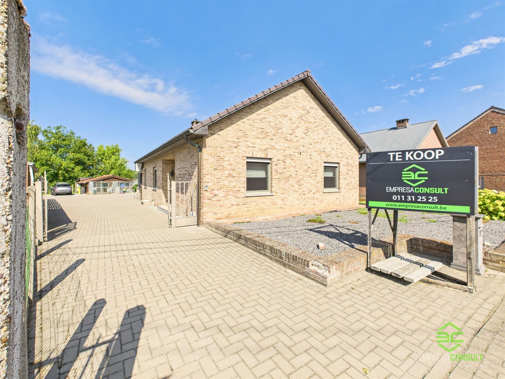 Instapklare gelijkvloerse woning met 3 slpk op 10a 21ca! - foto 1