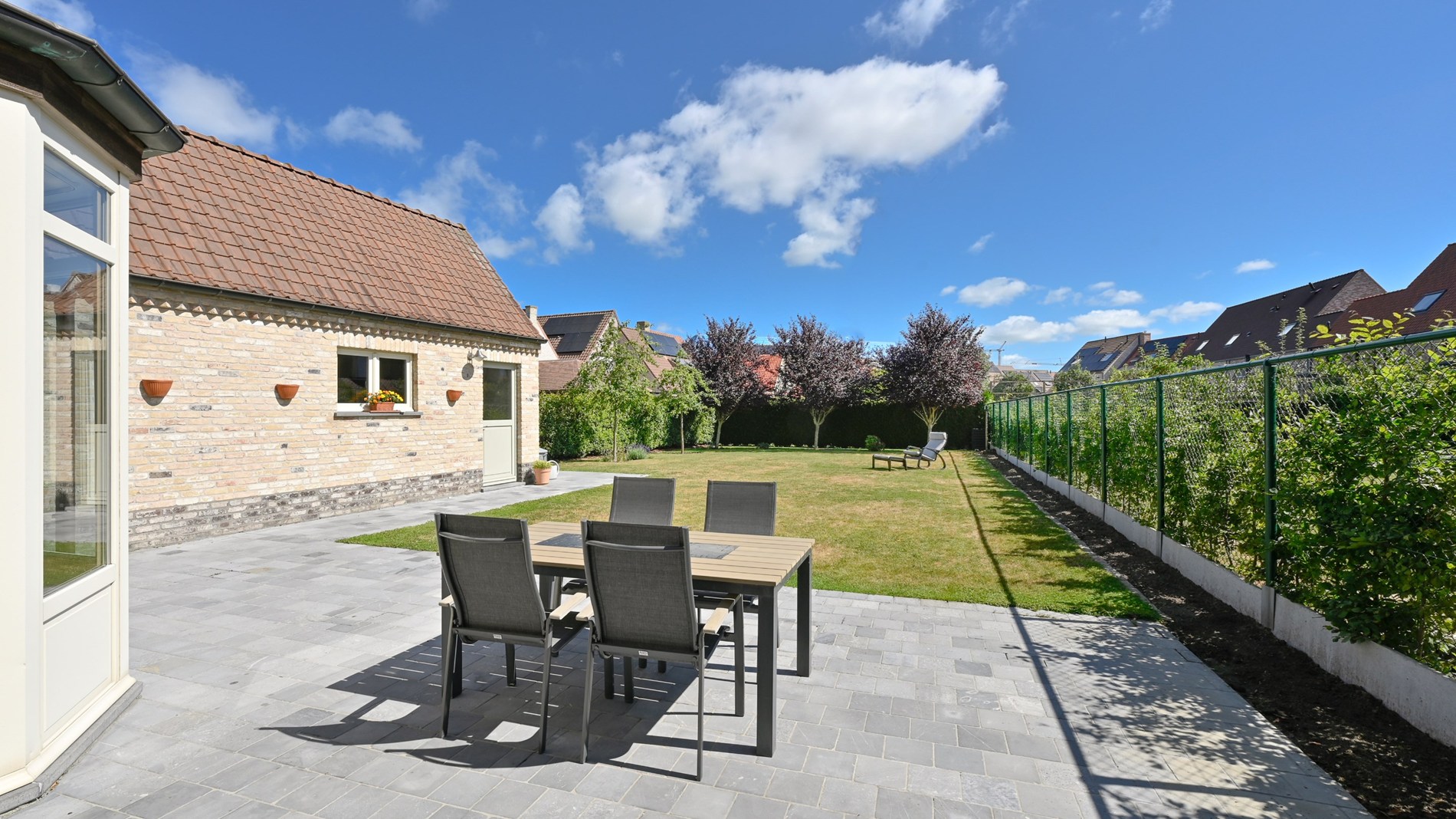 Bijzonder groot en goed onderhouden halfopen villa - foto 2