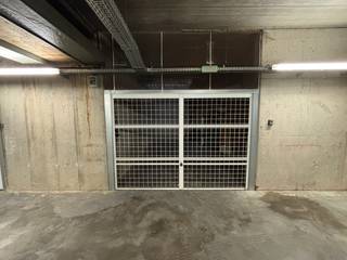 Deze afgesloten garagebox is gelegen in de Residentie genaamd 'South View'.De garagebox is zeer gemakkelijk bereikbaar en heeft volgende...