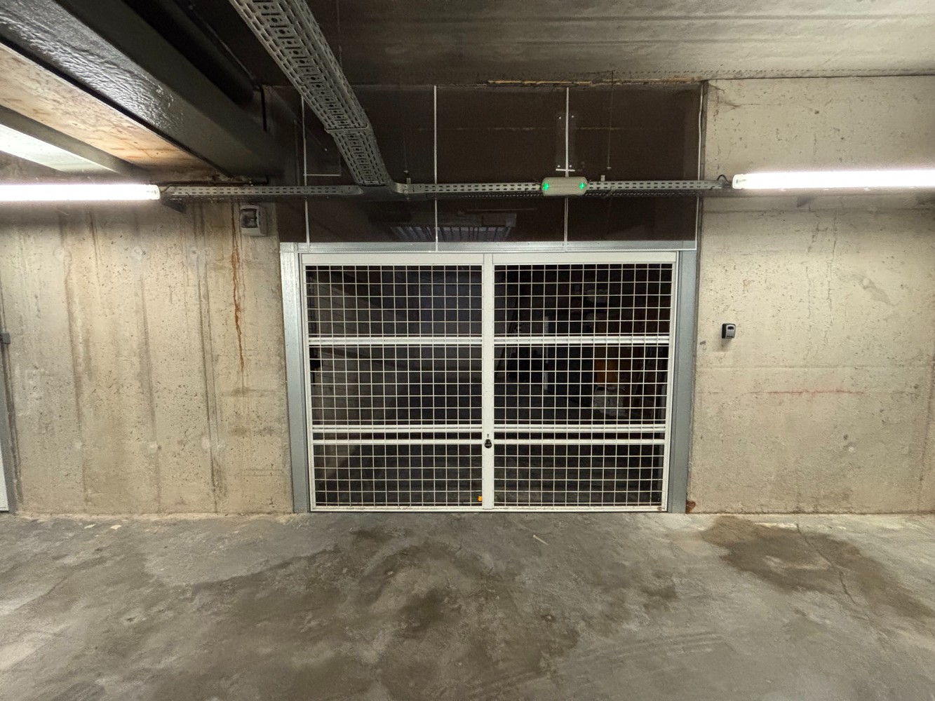 Exceptionally spacious garage box located in a recent residence near the Zeedijk in Ostend! - photo 2