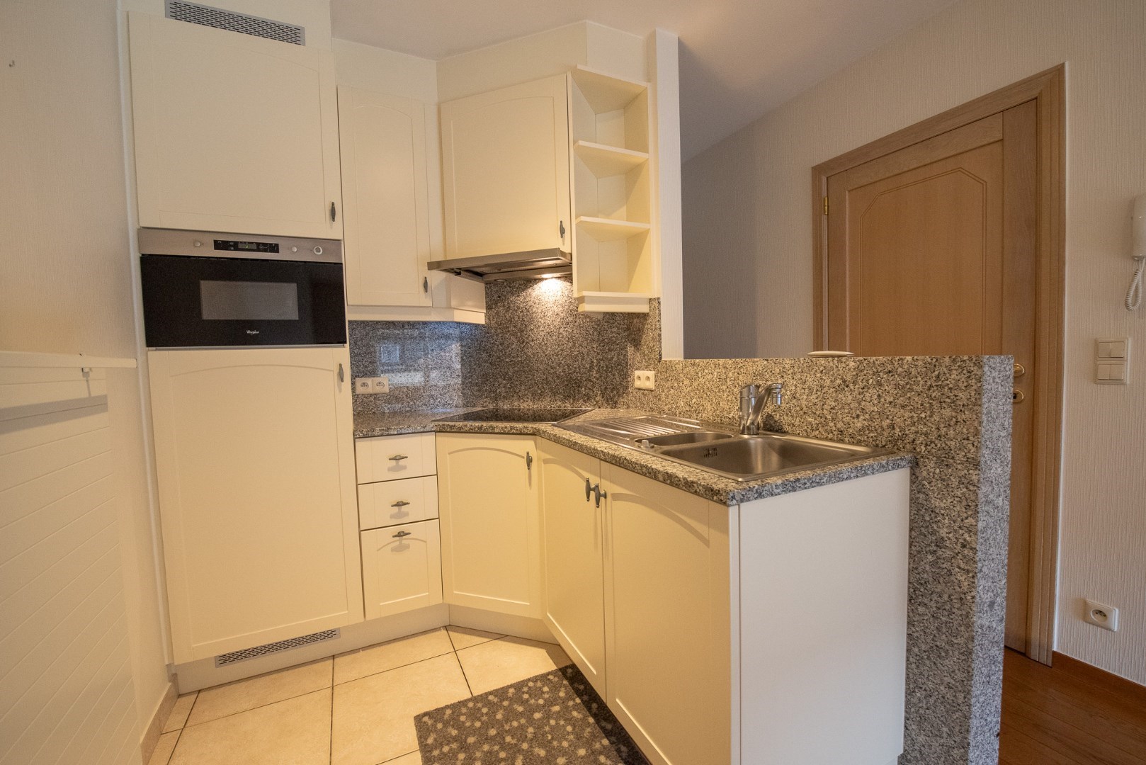 Goed onderhouden appartement (1 slaapkamer) met garage centrum Anzegem. - foto 4