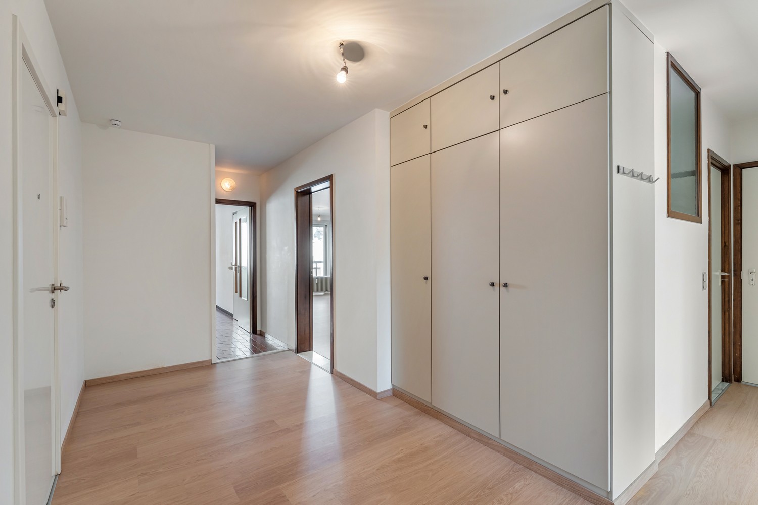 Instapklaar appartement met 2 slaapkamers, zuidgericht terras en garagebox in hartje Leuven ! - foto 5