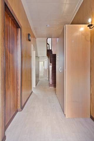 Ben je op zoek naar een renovatieproject met potentieel in Burcht?Dan is deze woning zeker het ontdekken waard voor wie graag een eigen stempel...